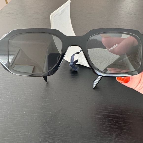 Authentic Prada rectangle sunglasses - Picture 5 of 8